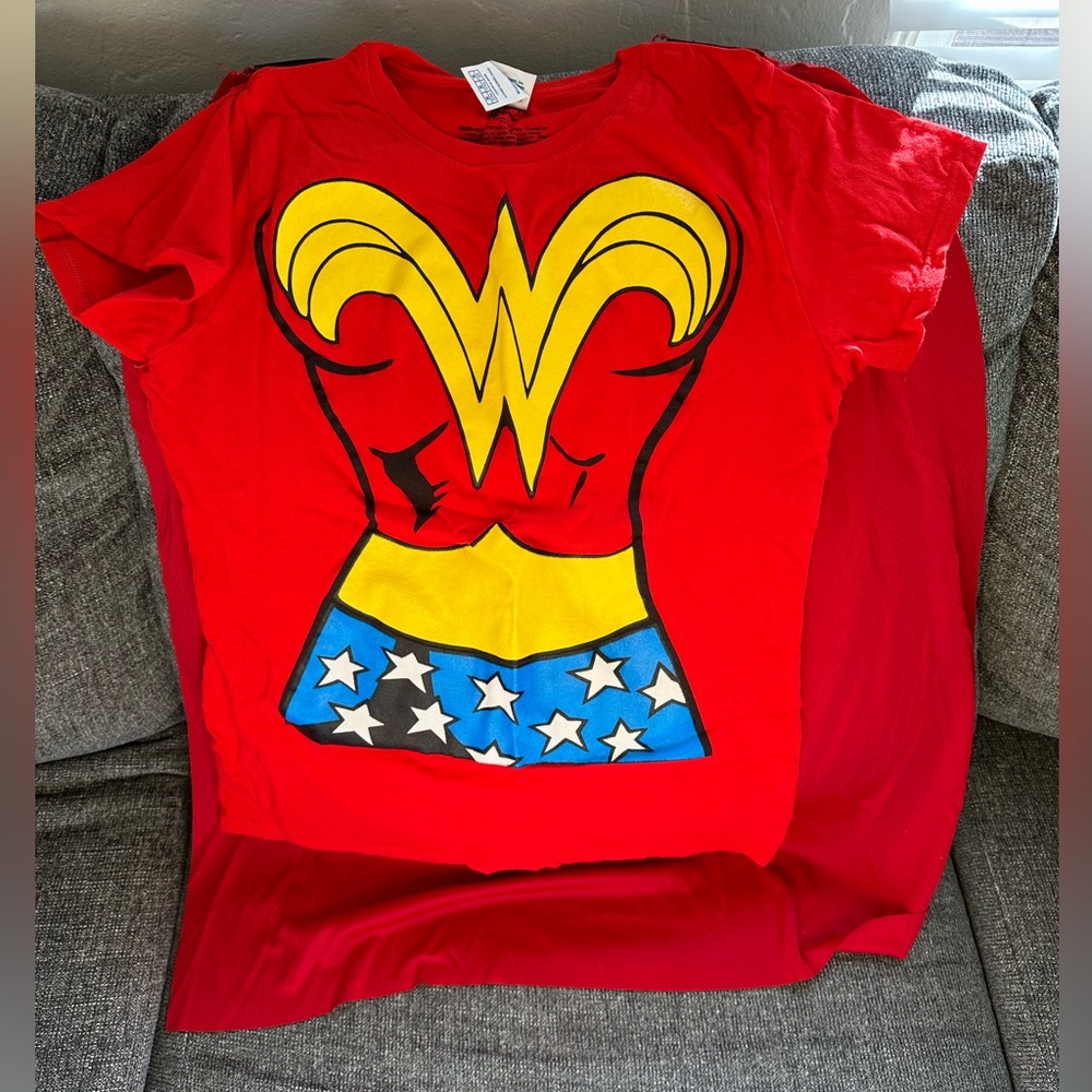 Wonder woman shirt with cape
